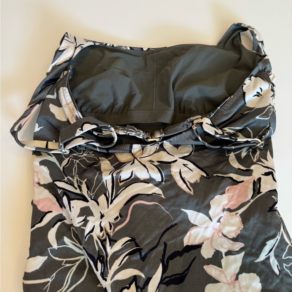 Athleta one piece bathing suit size small - Picture 4 of 7